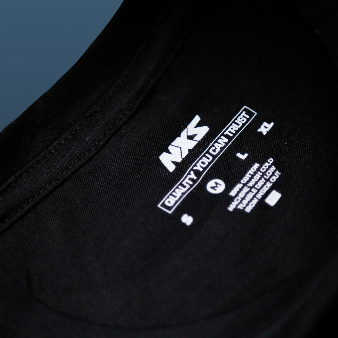 T-shirt Knee on belly